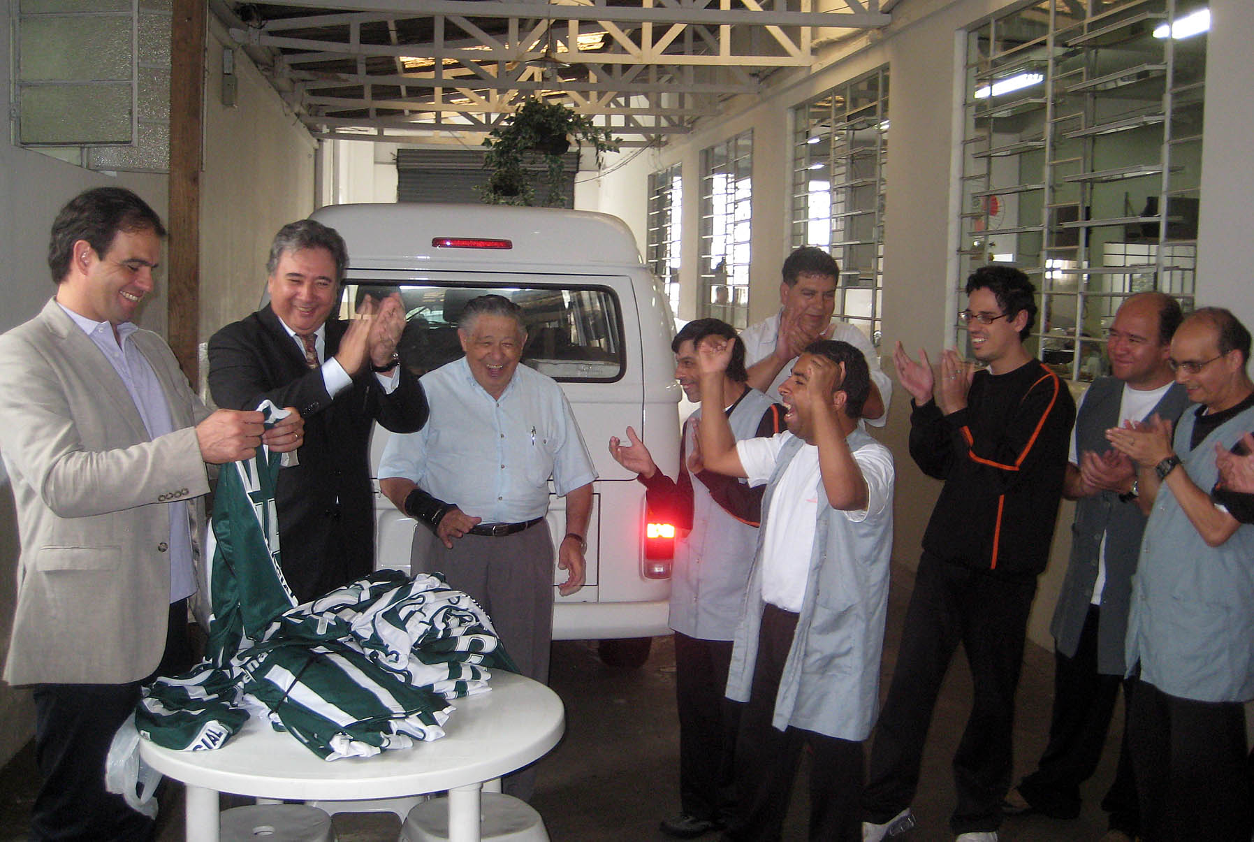 Alunos da Escola Mercedes Stresser recebem presente especial 