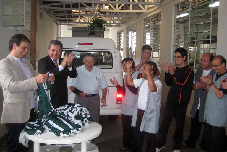 Alunos da Escola Mercedes Stresser recebem presente especial 