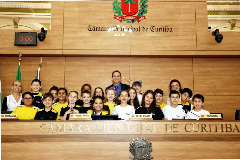 Alunos do Colégio Efetivo visitam a Câmara