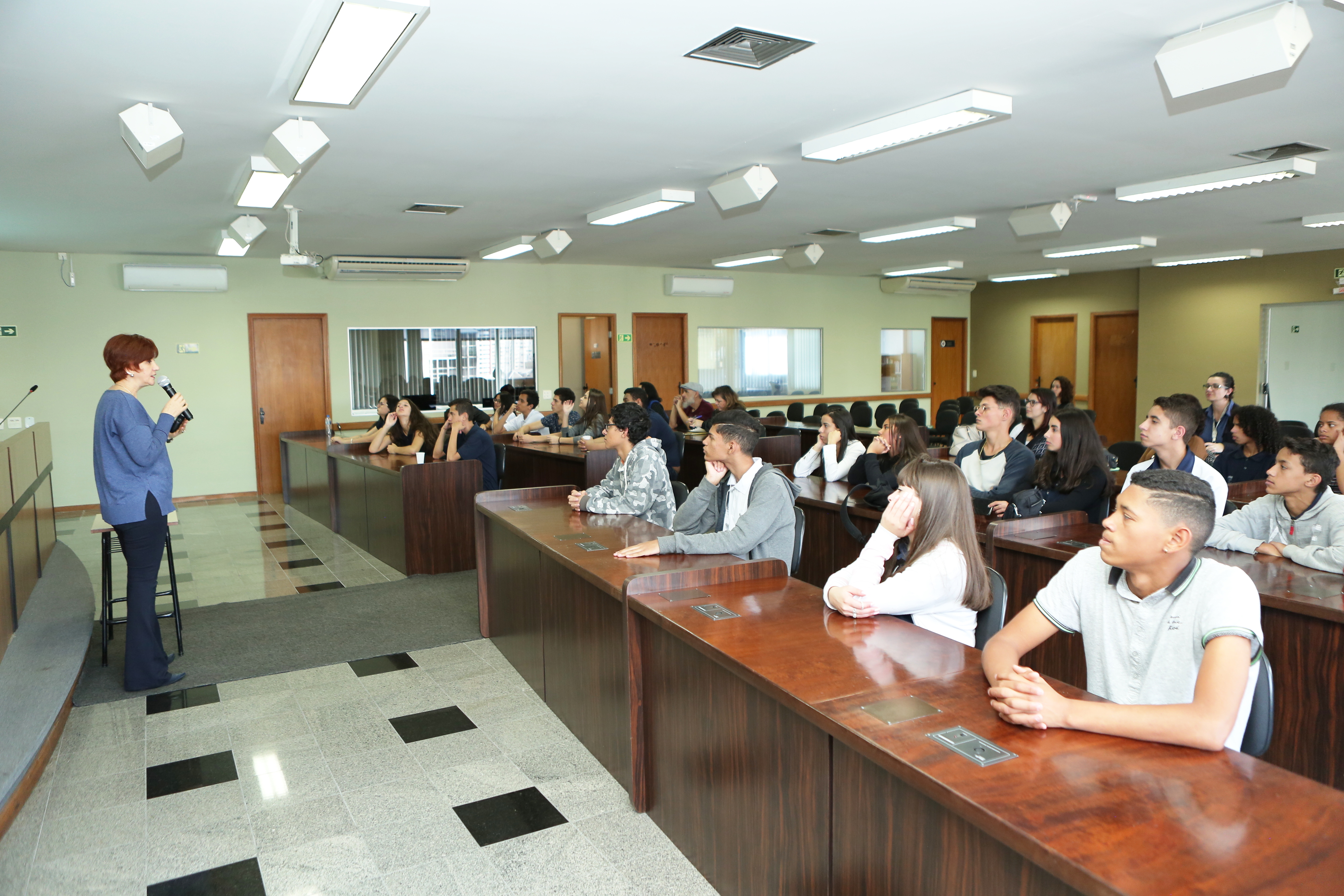 Alunos do Programa Primeiro Emprego e do Senac visitam CMC