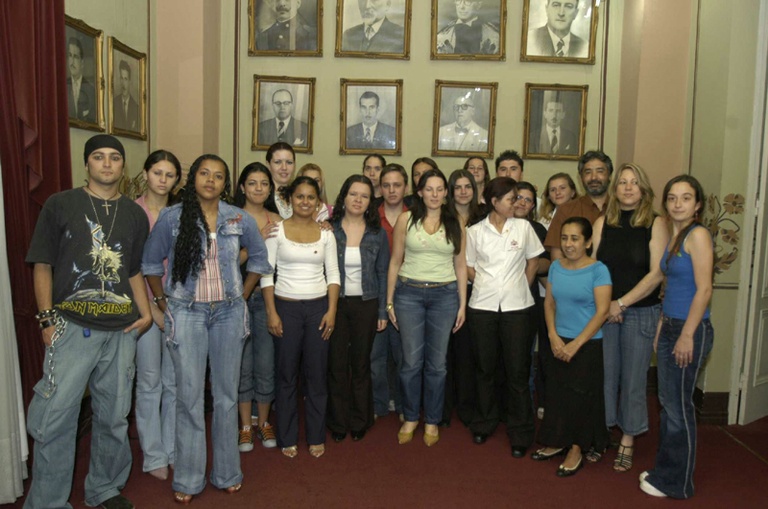 Alunos têm aula prática na Câmara 