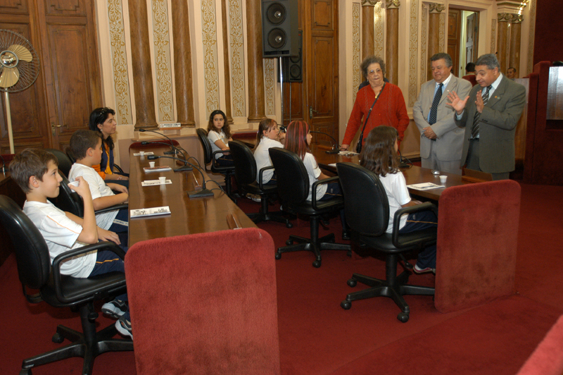 Alunos visitam o Legislativo Municipal 