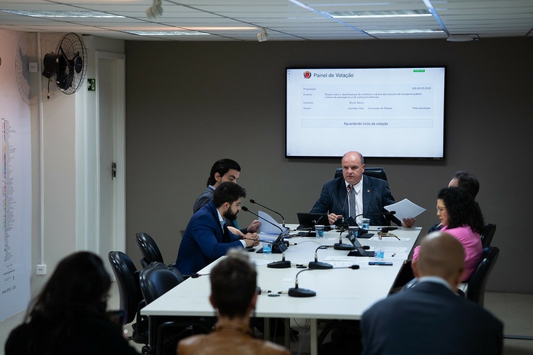 Antecedentes para professores já pode ser votado em plenário
