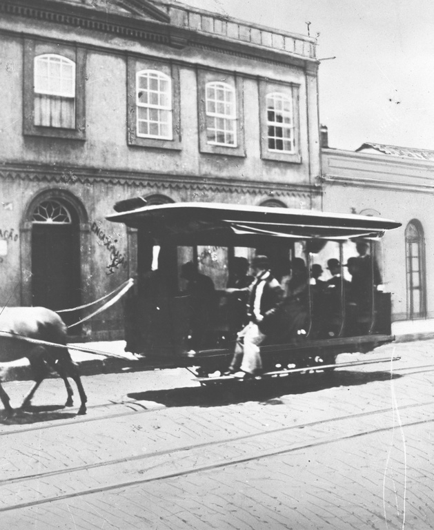 Antes dos primeiros "omnibus", os bondes puxados por mulas 