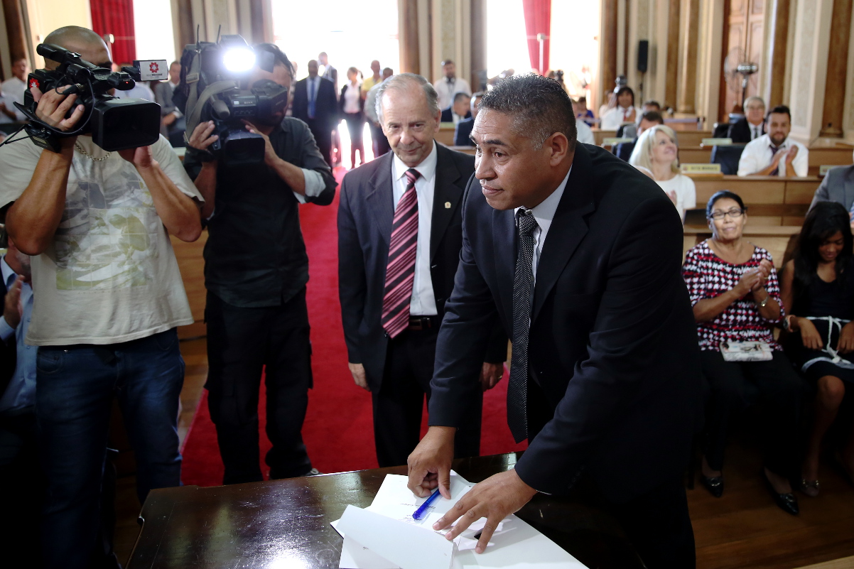Ao tomar posse, Edson do Parolin se declara independente