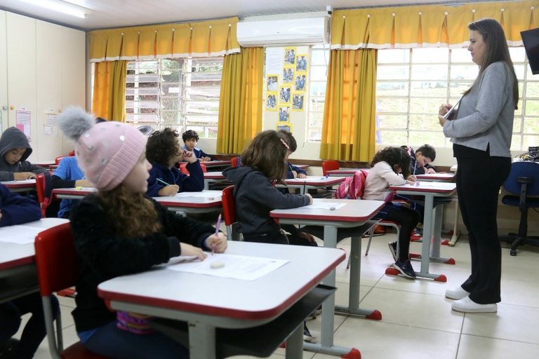 Apoio à Educação: Nori Seto destina emendas a 24 escolas de Curitiba