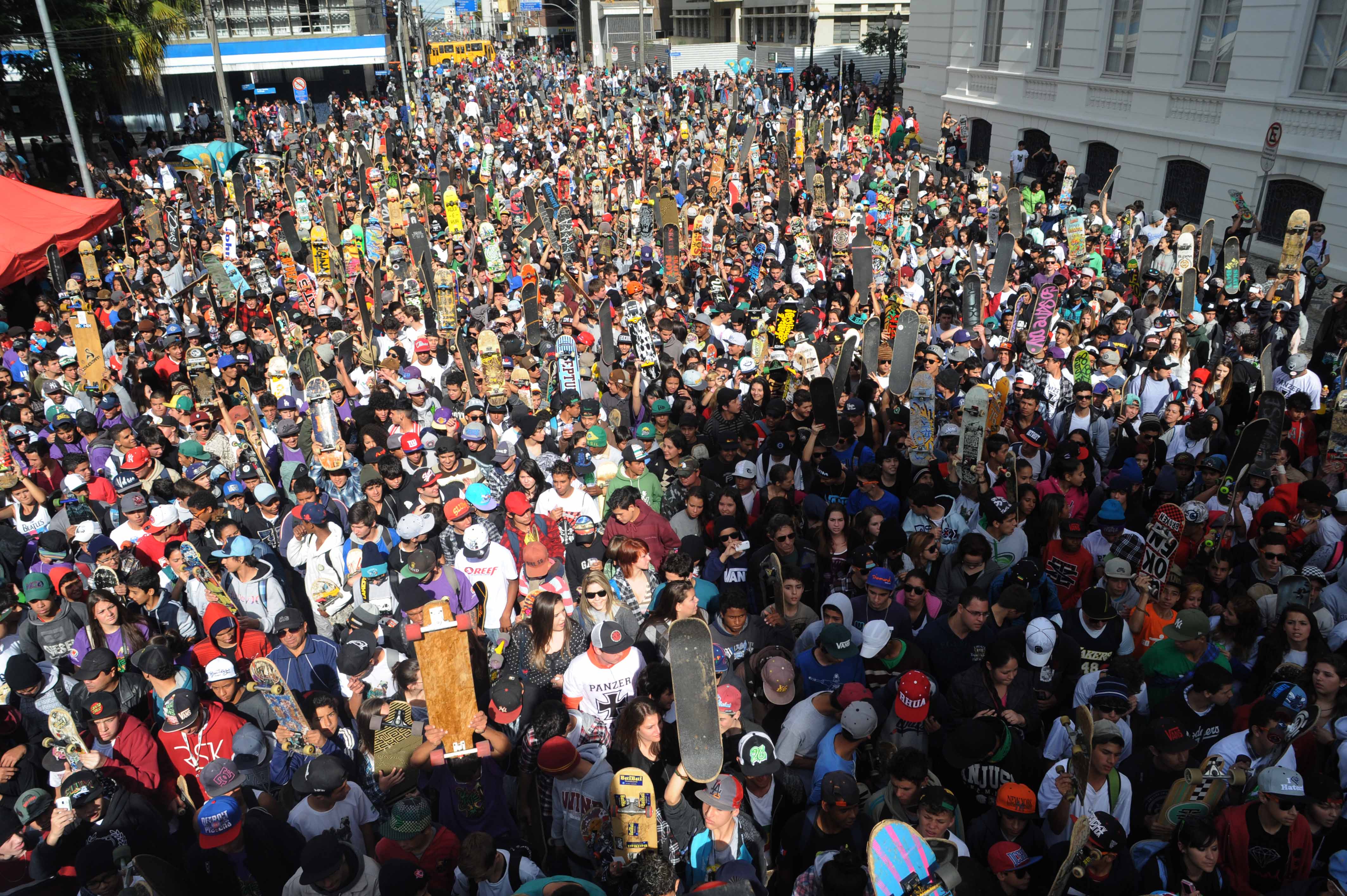 Apologia às drogas: projeto busca impedir menores em eventos 