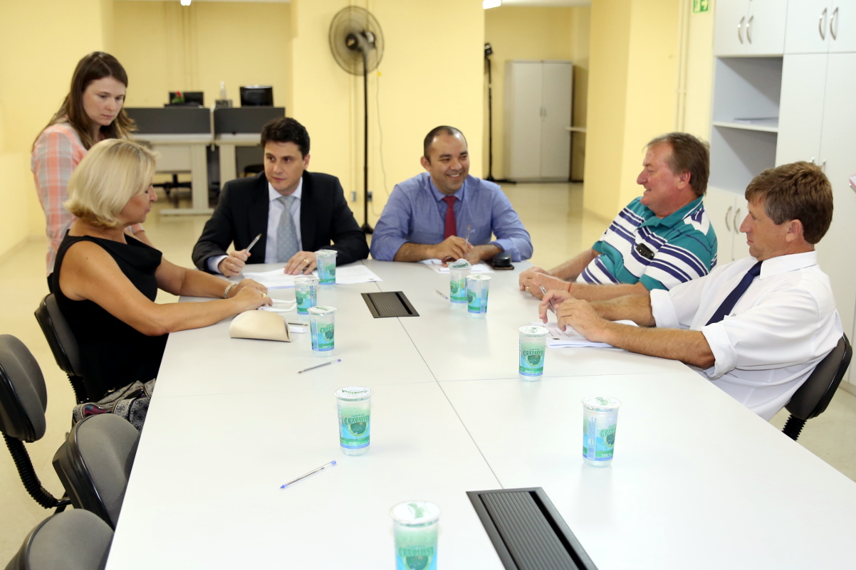 Após audiência, Comissão de Saúde quer saber onde estão médicos