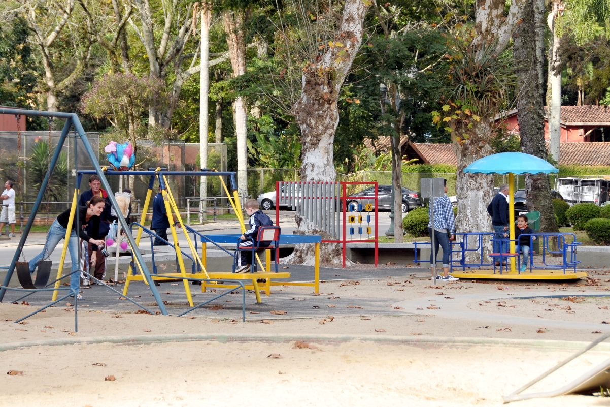 Apresentado substitutivo a instalação de parquinhos adaptados