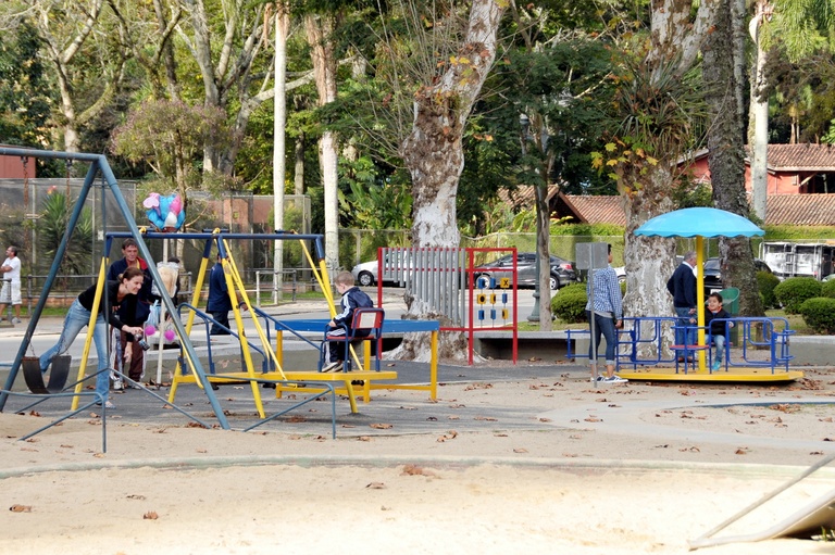 Apresentado substitutivo a instalação de parquinhos adaptados