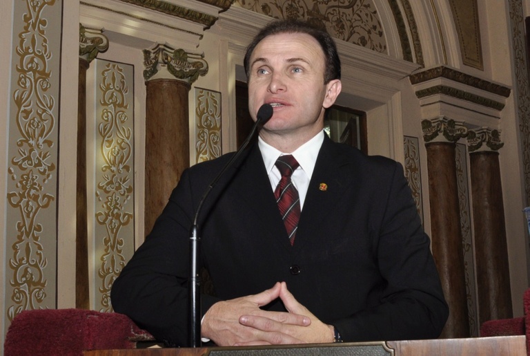 Aprovada a obrigatoriedade de vidros blindados em bancos 