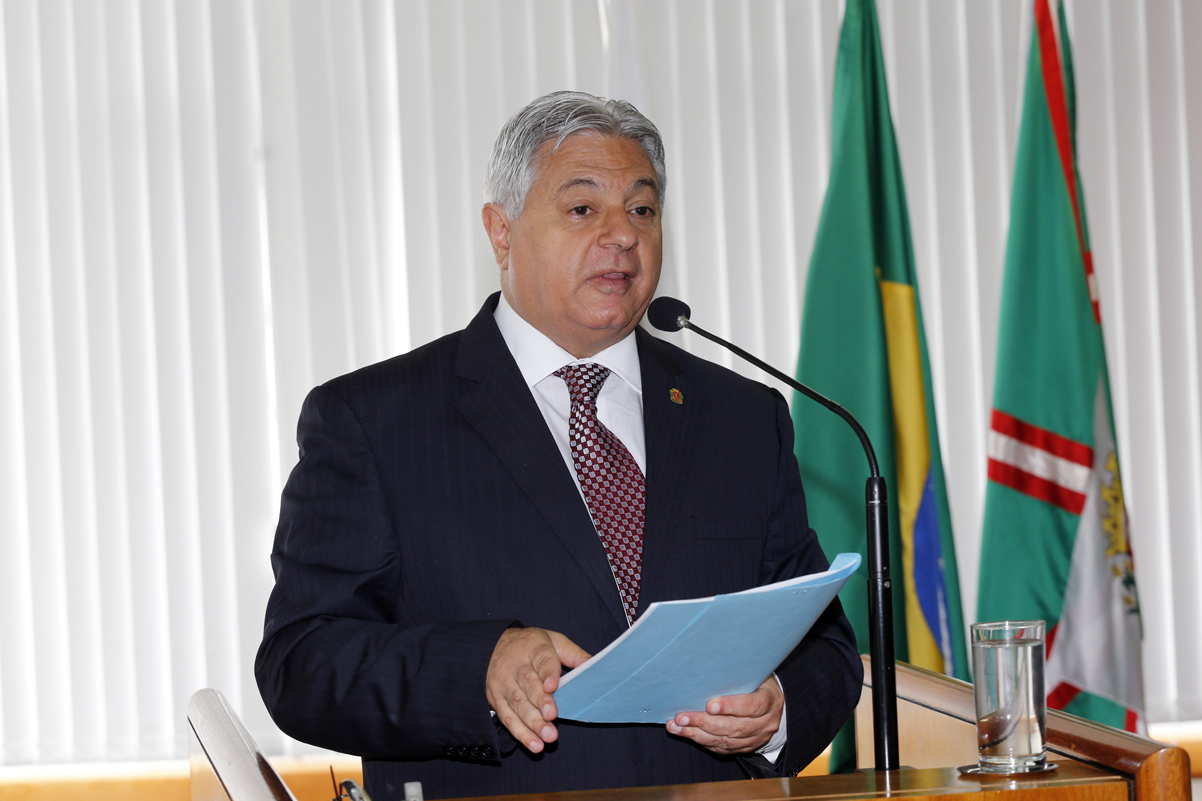 Aprovada cidadania honorária a professor português