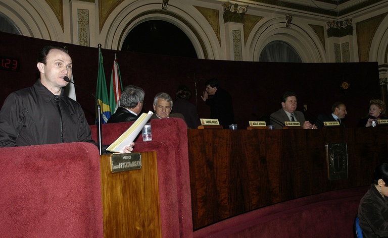 Aprovada construção de portal do comércio 