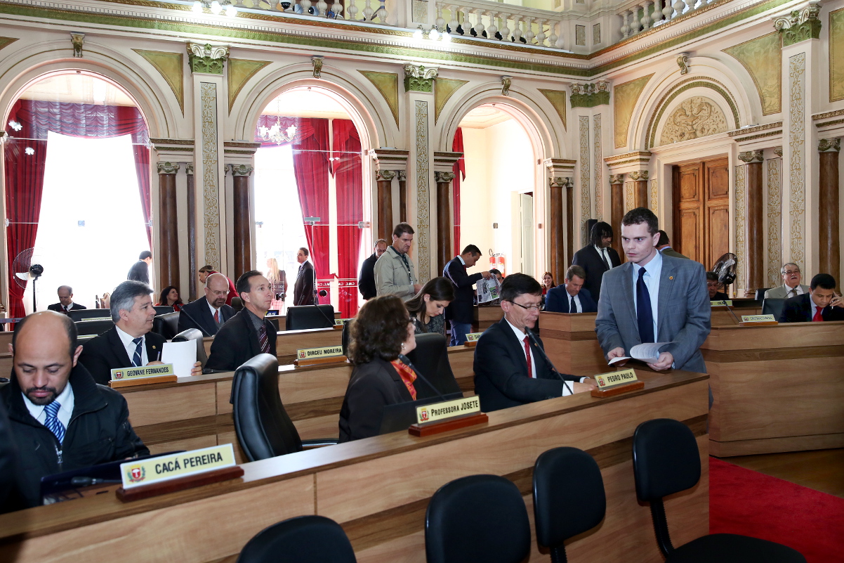Aprovada em 1º turno permuta entre prefeitura e Curitiba S.A. 