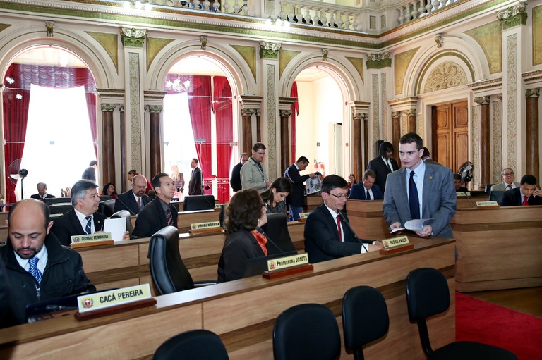 Aprovada em 1º turno permuta entre prefeitura e Curitiba S.A. 