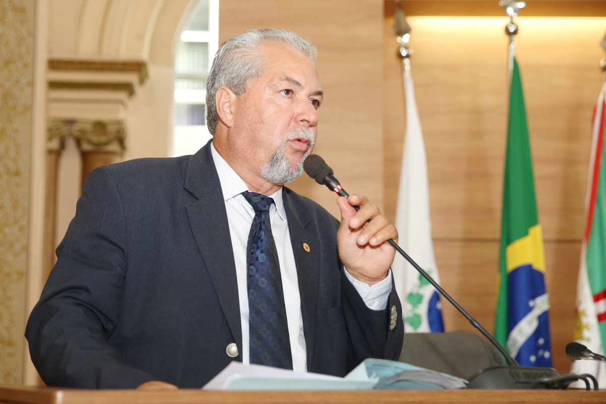 Aprovada inclusão dos Jogos Florais no calendário oficial de Curitiba