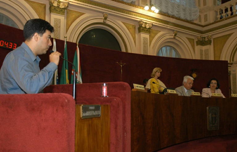 Aprovada proibição ao tráfego noturno de cargas 