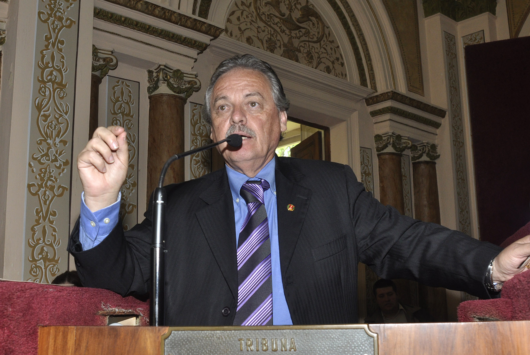 Aprovada restrição a bebidas alcoólicas e cigarros nas escolas 