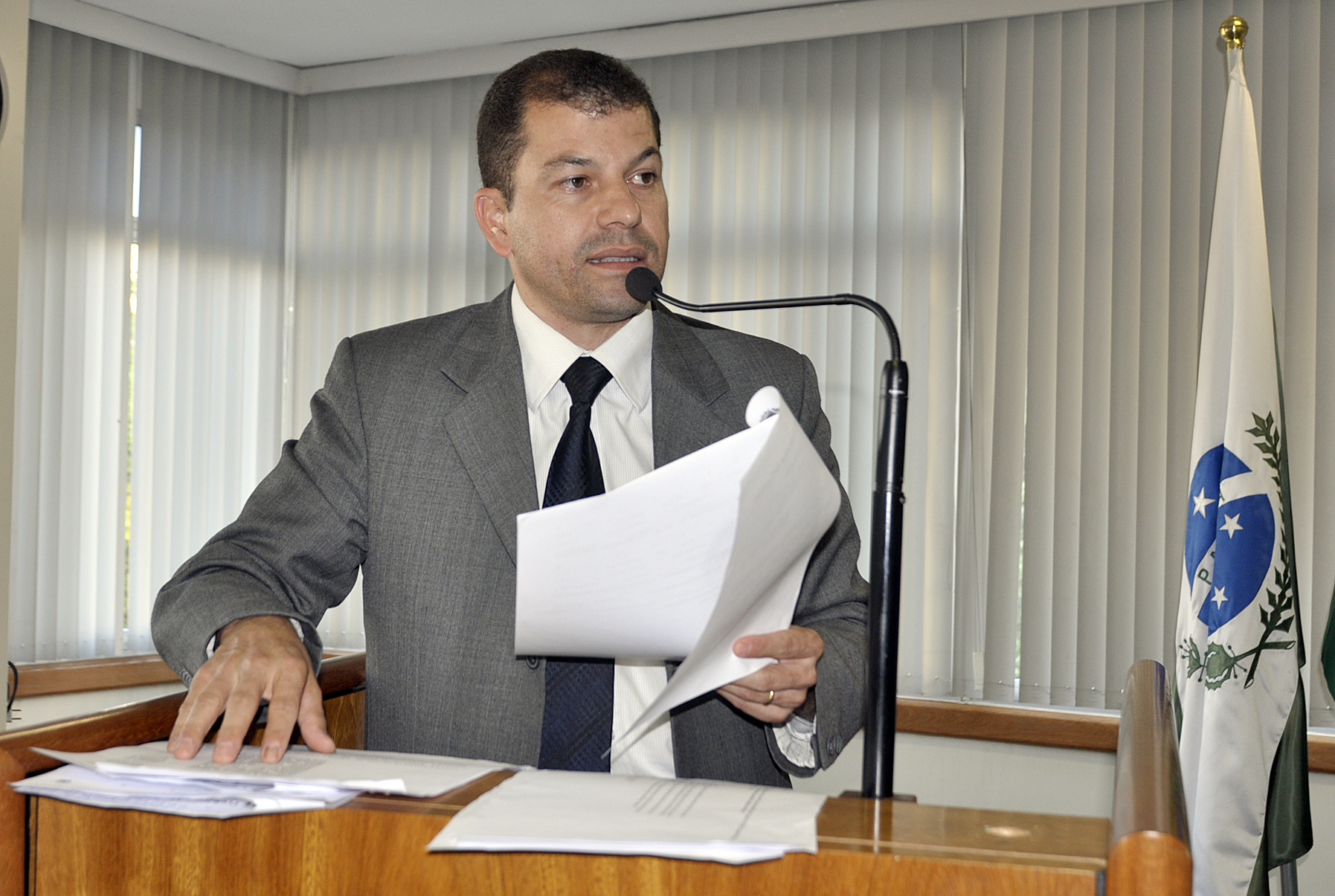 Aprovadas gratificações a agentes administrativos 