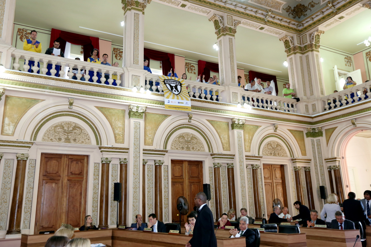 Aprovadas normas para proteger trabalhadores do ataque de cães