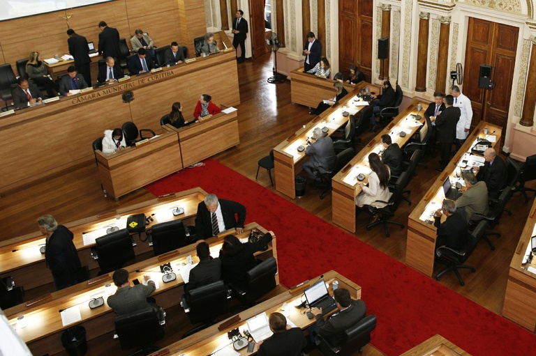 Aprovado atrelamento de repasses ao Executivo a código-fonte 