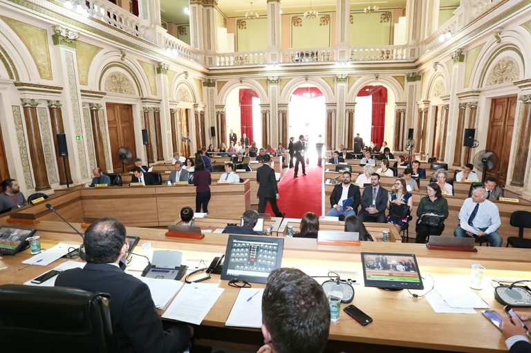 Aprovado projeto que fixa ISS mínimo de 2% em Curitiba 