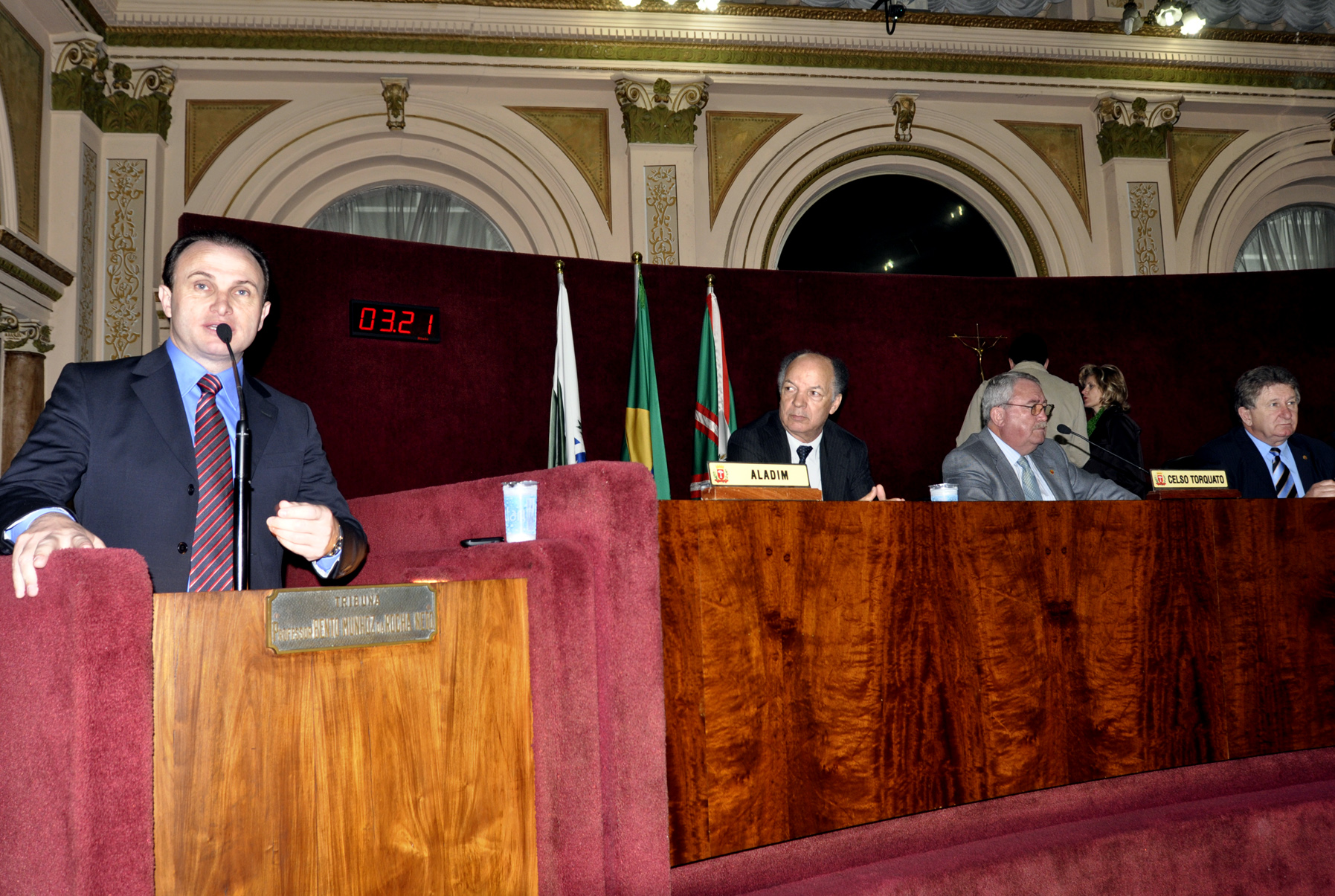 Aprovado projeto que proíbe cobrança de boletos bancários 