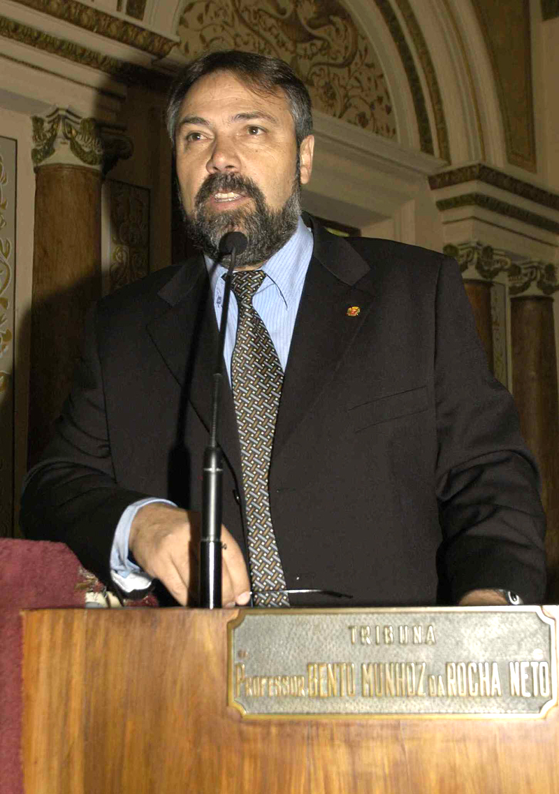 Aprovado título de cidadania a médico 