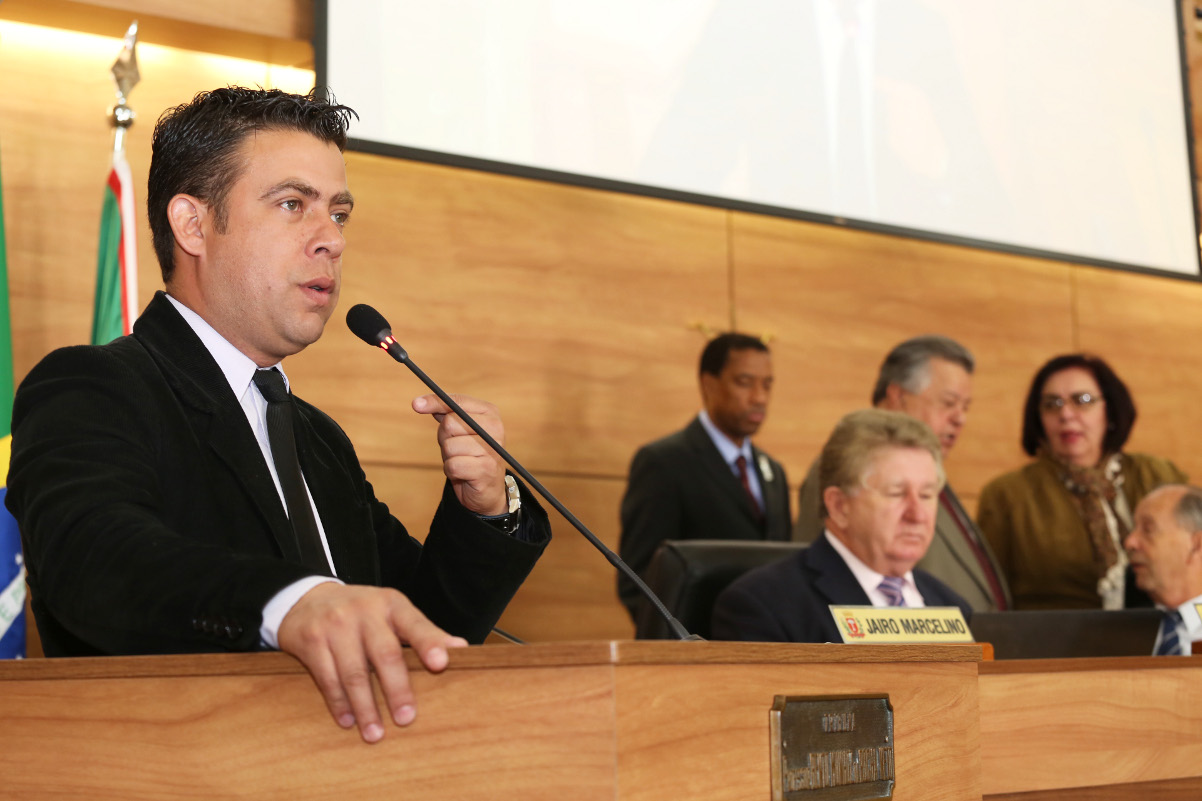 Aprovado trâmite do projeto que proíbe troca de cobradores por cartões