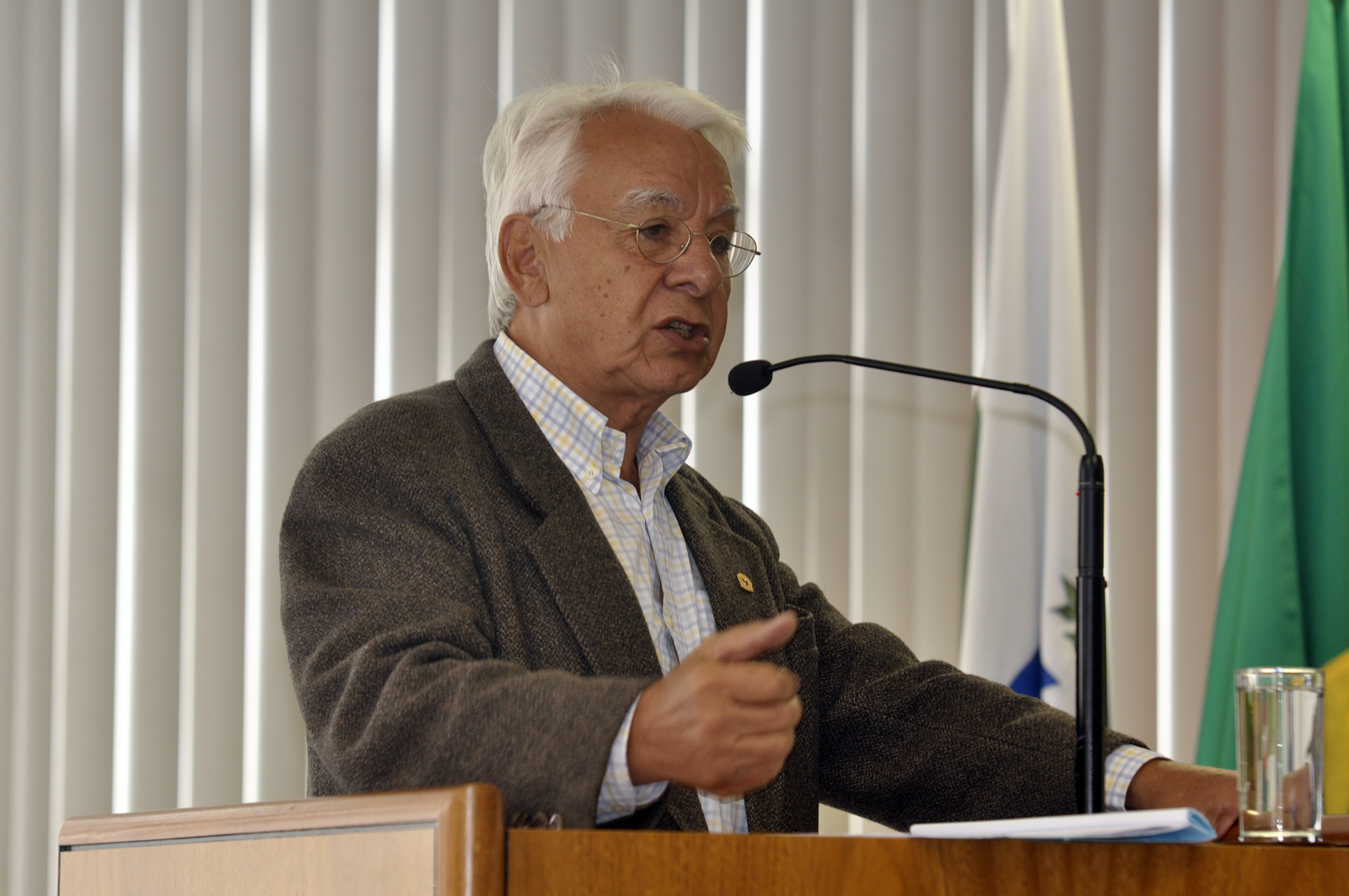 Aprovado votos de louvor a ministro 