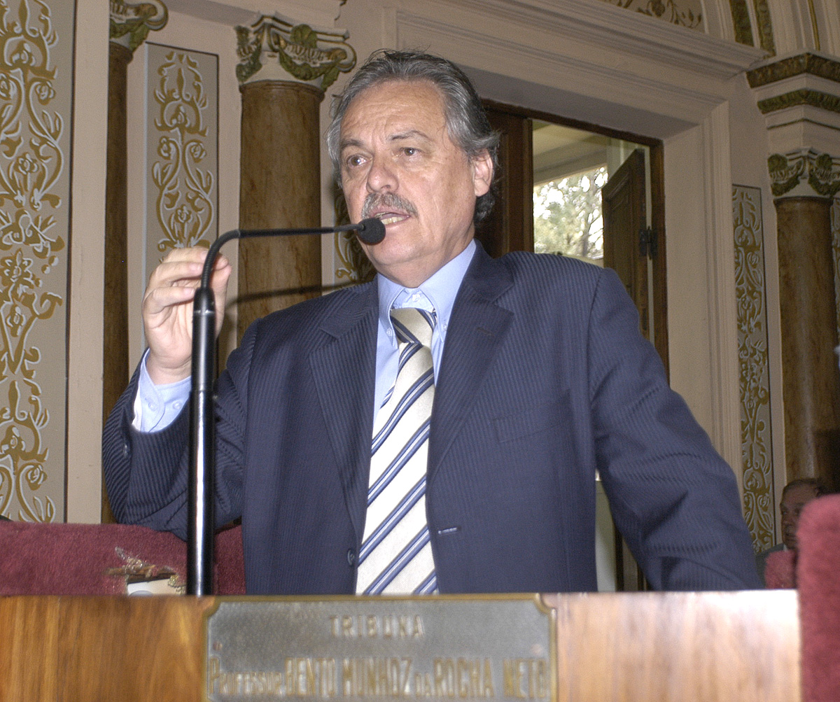 Aprovados benefícios aos educadores e procuradores 