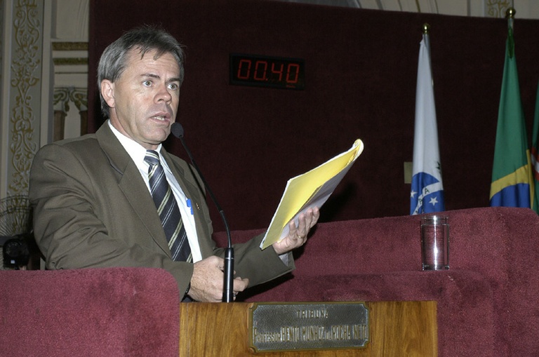 Aprovados dois projetos para construção de portais 