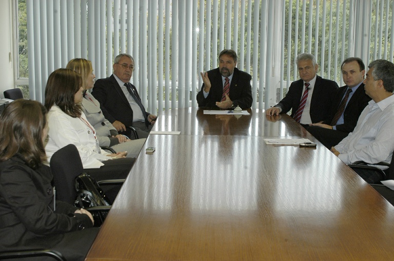 Aprovados em concurso tomam posse na Câmara 