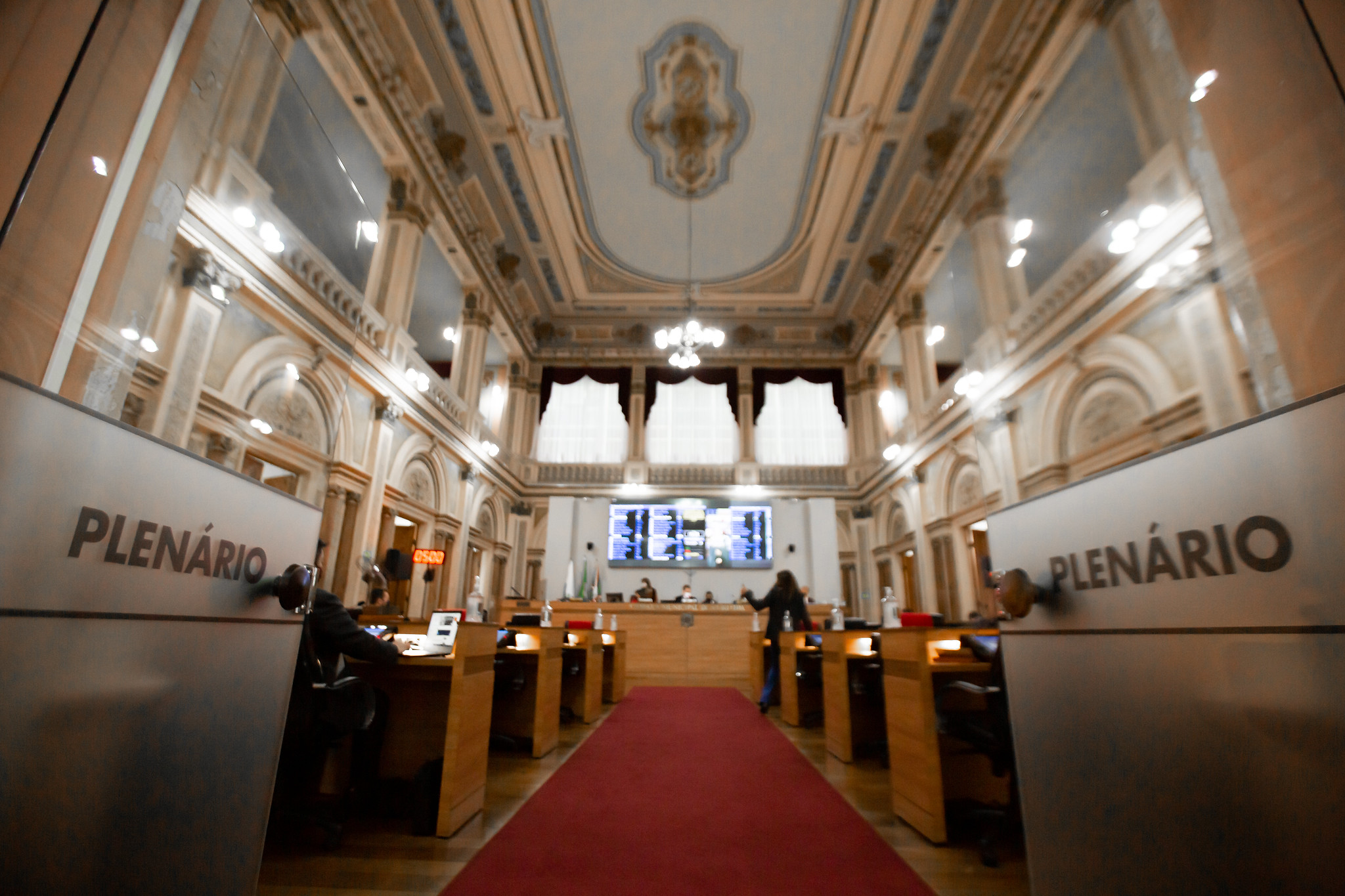 Aprovados moção de apoio, volta do Ônibus Lilás e cadastro de organizações sociais