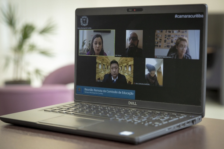 Apta ao plenário política de valorização da língua portuguesa 