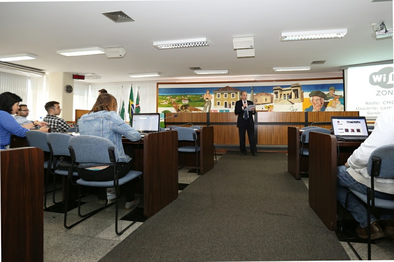 Araújo homologa primeira diretoria da Escola do Legislativo