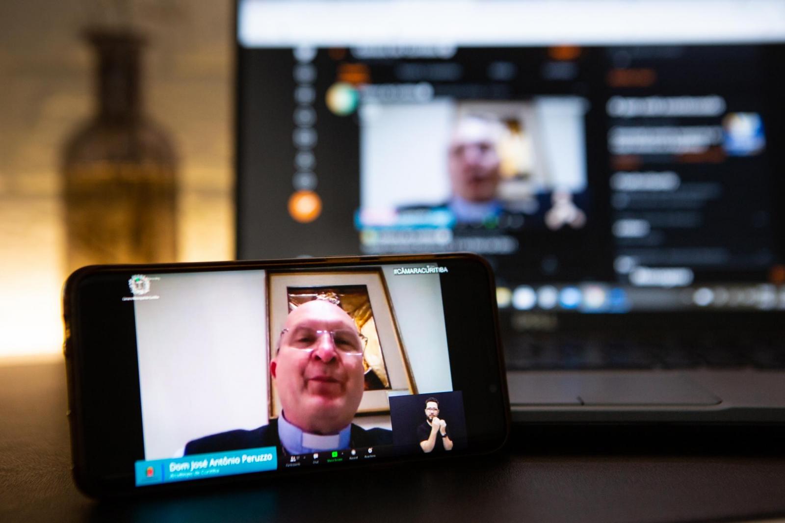 Arcebispo de Curitiba convida para programação virtual de Corpus Christi