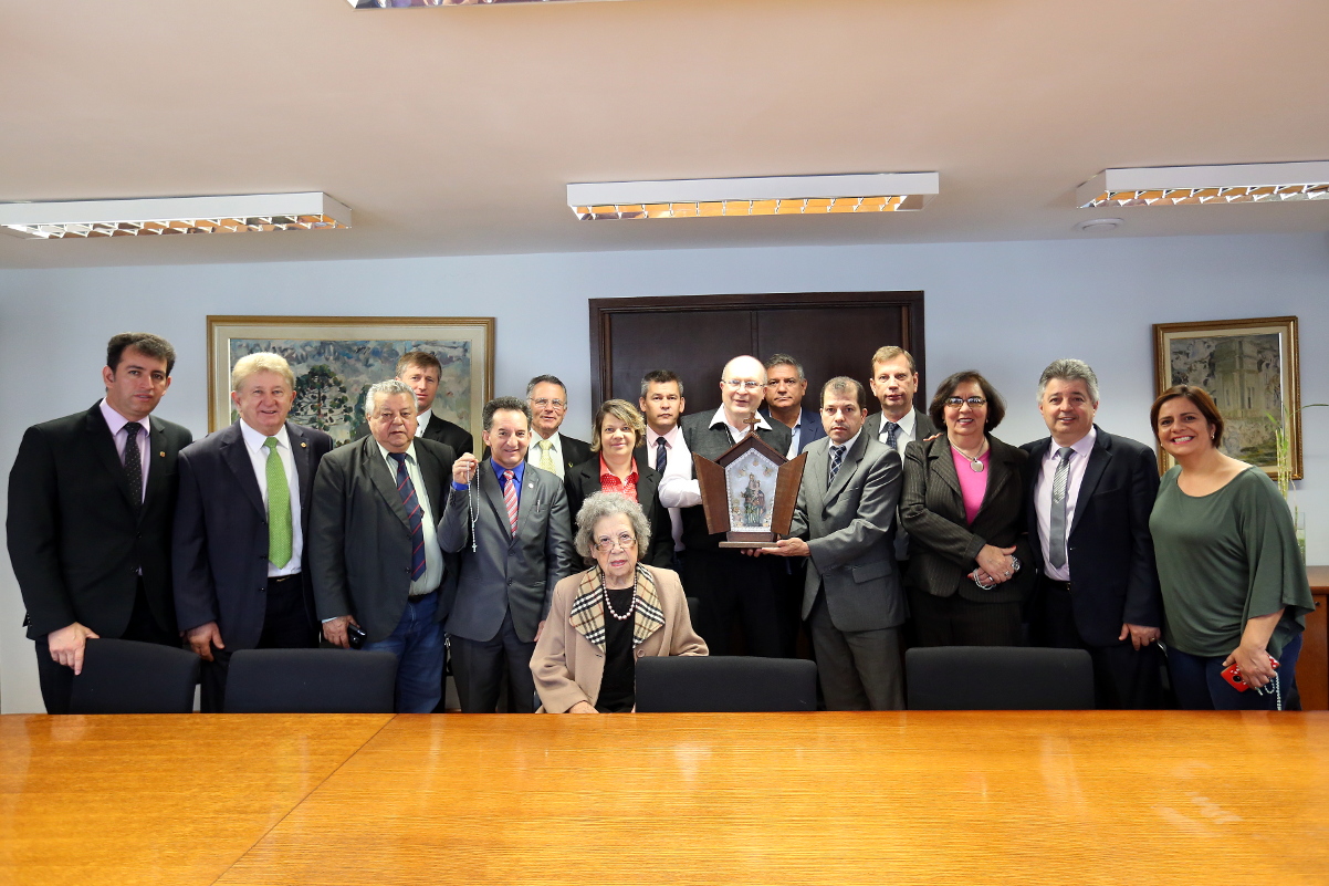 Arcebispo de Curitiba convida vereadores para missa da padroeira