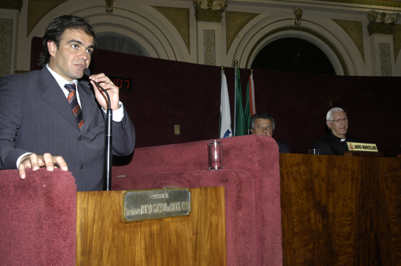 Arcebispo lança cartilha com orientação política 