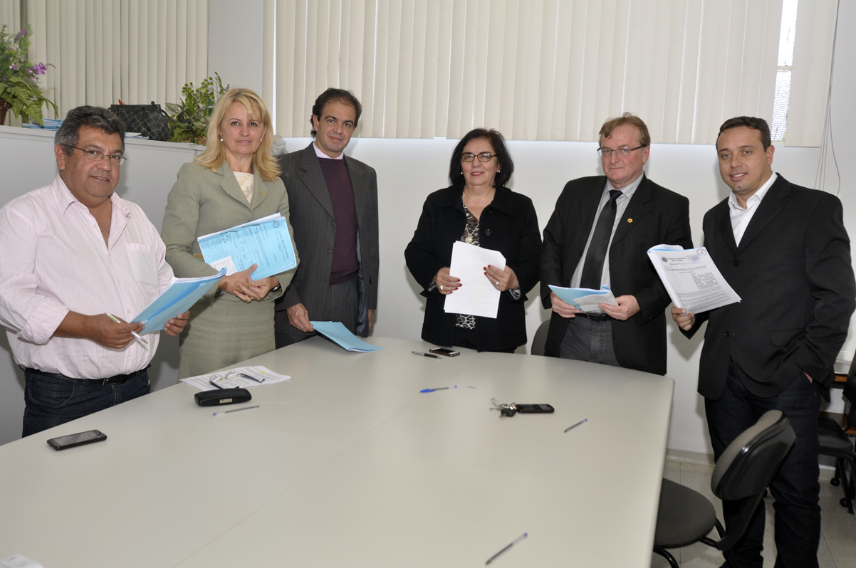 Arquivamentos de projetos são debatidos em comissão 