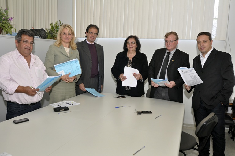 Arquivamentos de projetos são debatidos em comissão 