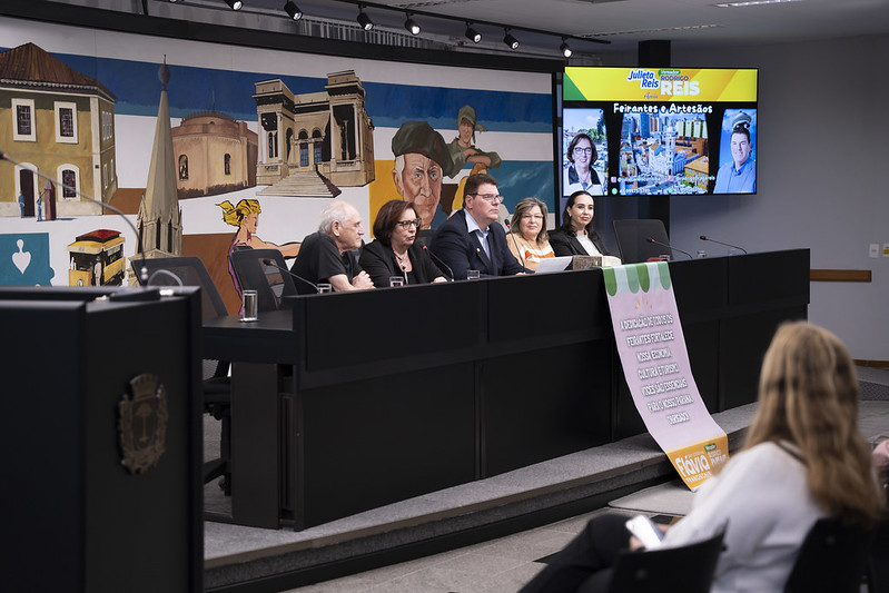 Artesanato de Curitiba: CMC comemorou 42 anos da Anav com sessão solene