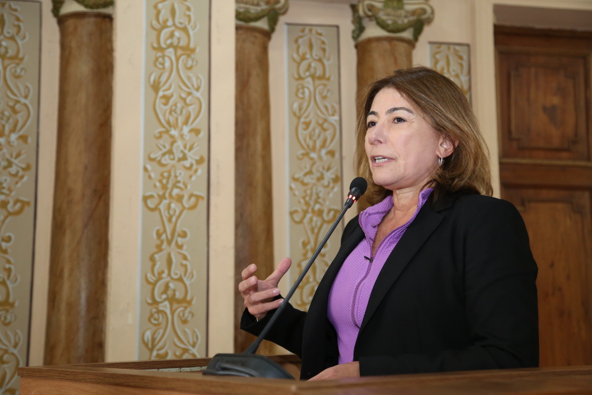 Artigos sobre feminismo geram debate sobre ensino de gênero