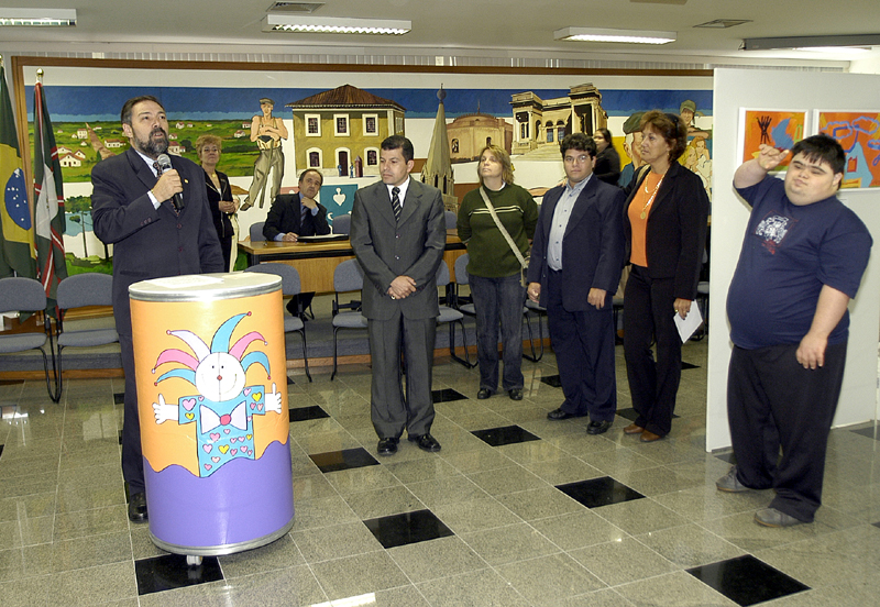 Artistas especiais expõem suas obras na Câmara 