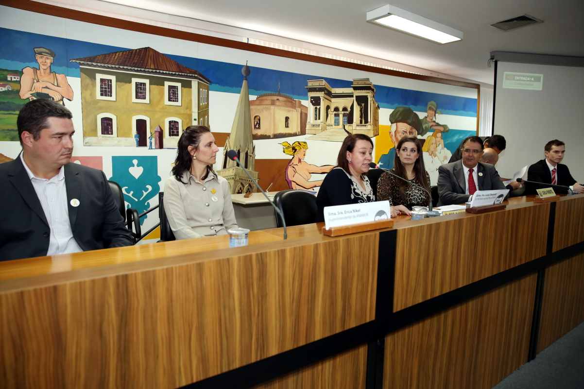 Assinatura de carta de intenções marca simpósio sobre Maio Amarelo