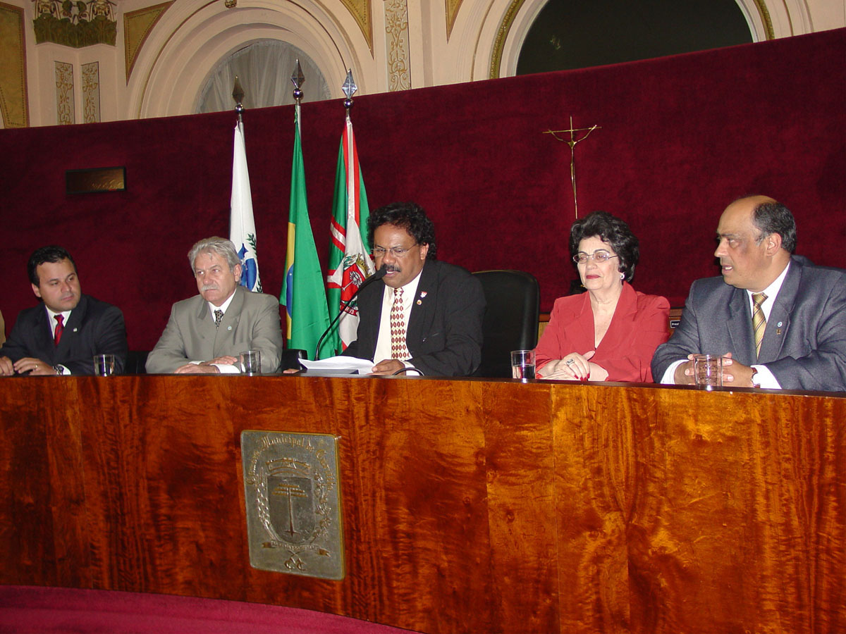 Associação Paranaense de Imprensa é homenageada 