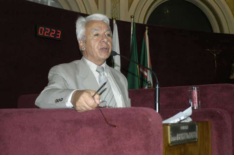 Astronauta brasileiro recebe votos de louvor 