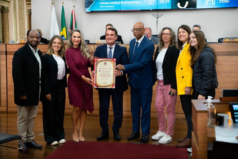 Câmara de Curitiba homenageia UniFM por transmissão esportiva inédita