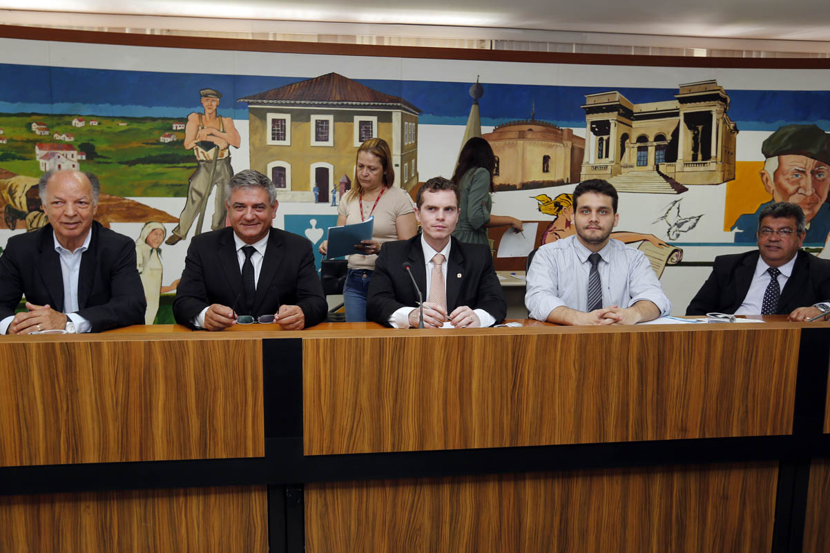 Atualização das normas para telefonia celular já pode ir a plenário 