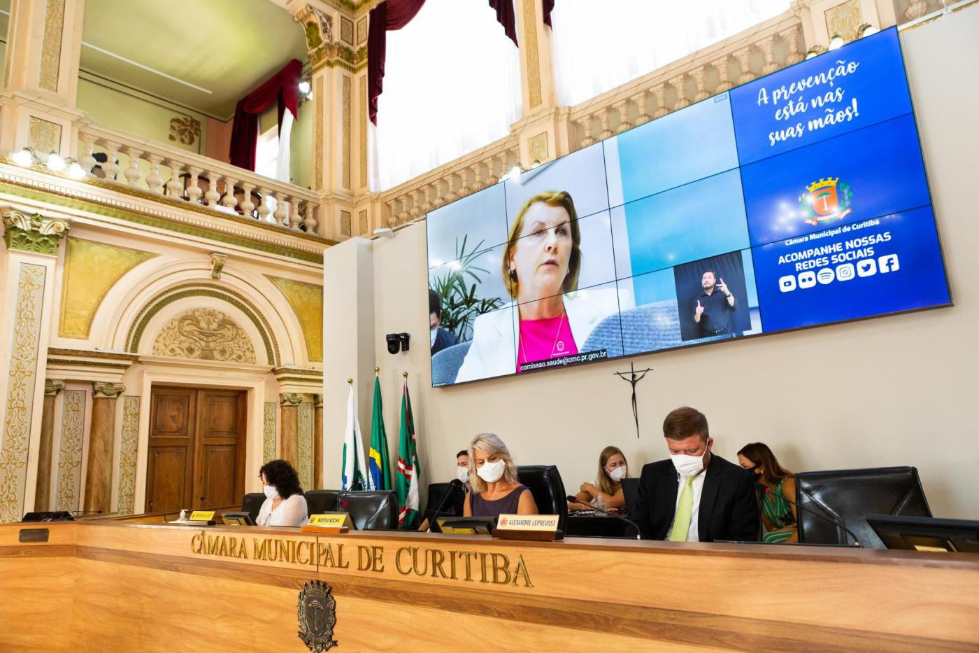 Audiência da Saúde: “Nosso foco tem que ser a vacina”, diz Márcia Huçulak